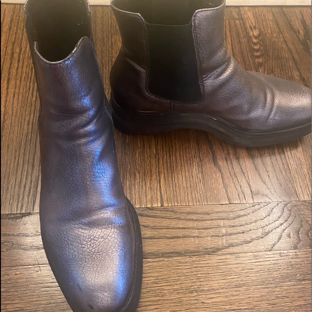 Metallic Italian Leather Chelsea Boots Size 39